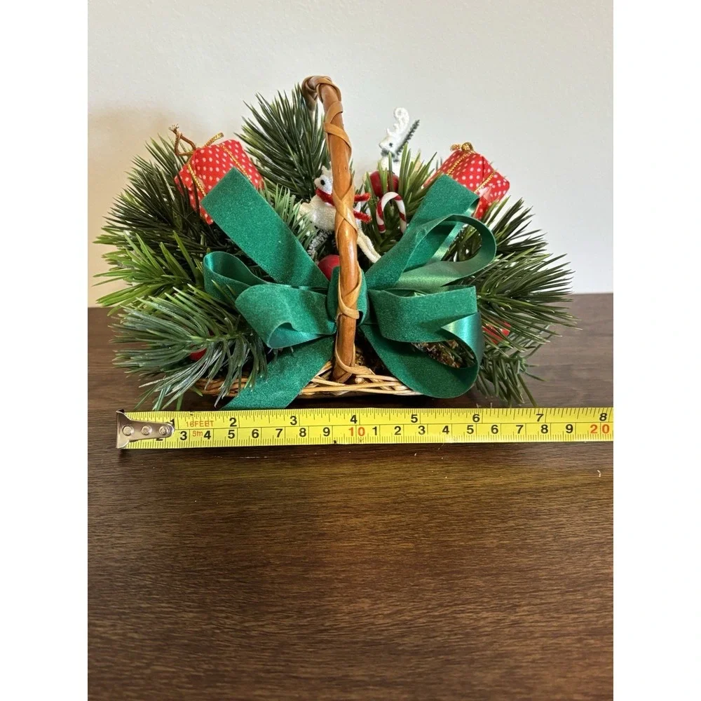 Vintage Basket Small Christmas Plastic‎ Pine Needles Flocked Deer 80s Holiday